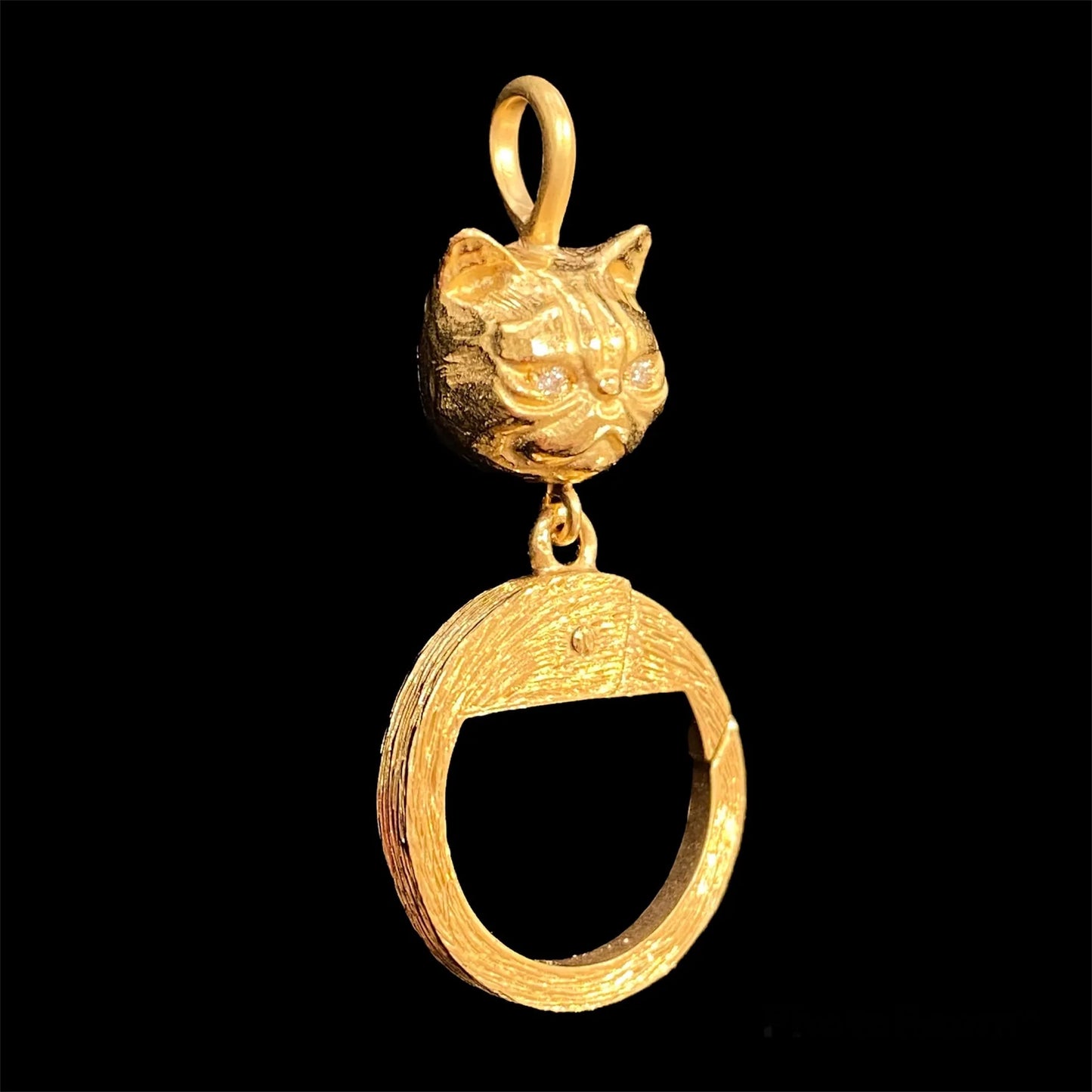 Exiotic Shorthair Cut- Charm holder